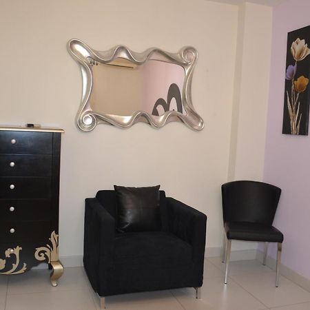 Hostal Mont Royal Alicante Bagian luar foto