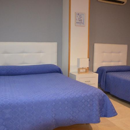 Hostal Mont Royal Alicante Bagian luar foto