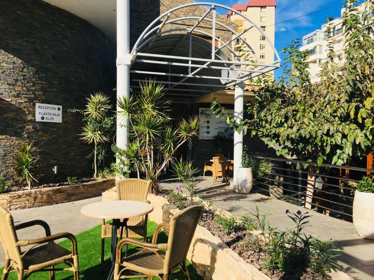 Hostal Mont Royal Alicante Bagian luar foto
