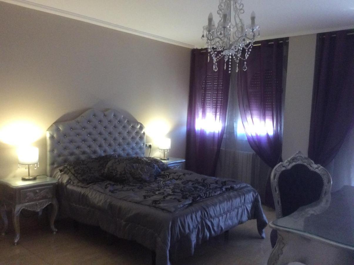 Hostal Mont Royal Alicante Bagian luar foto