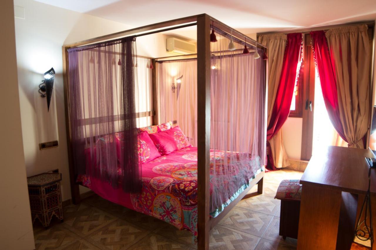 Hostal Mont Royal Alicante Bagian luar foto