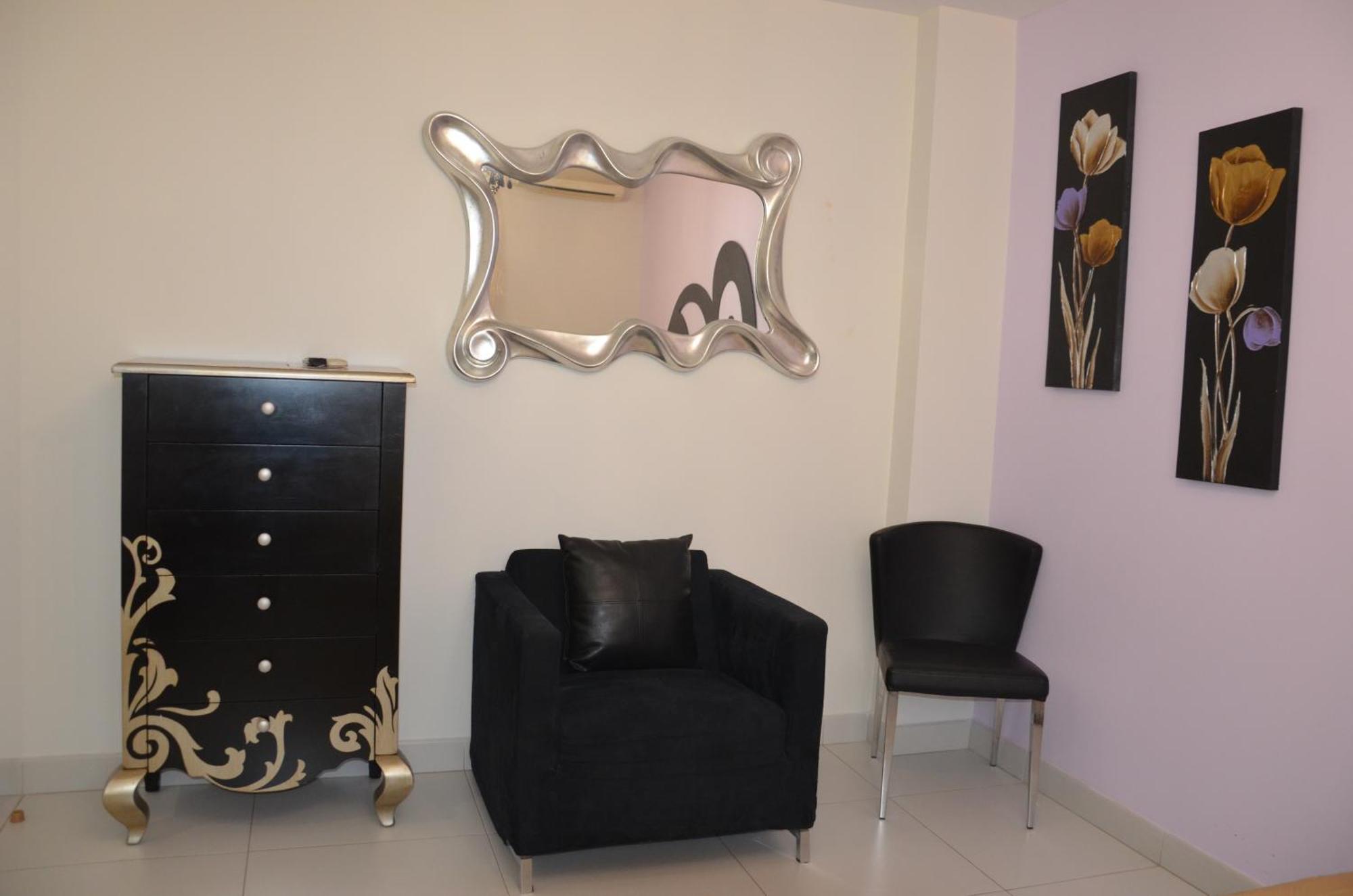 Hostal Mont Royal Alicante Bagian luar foto