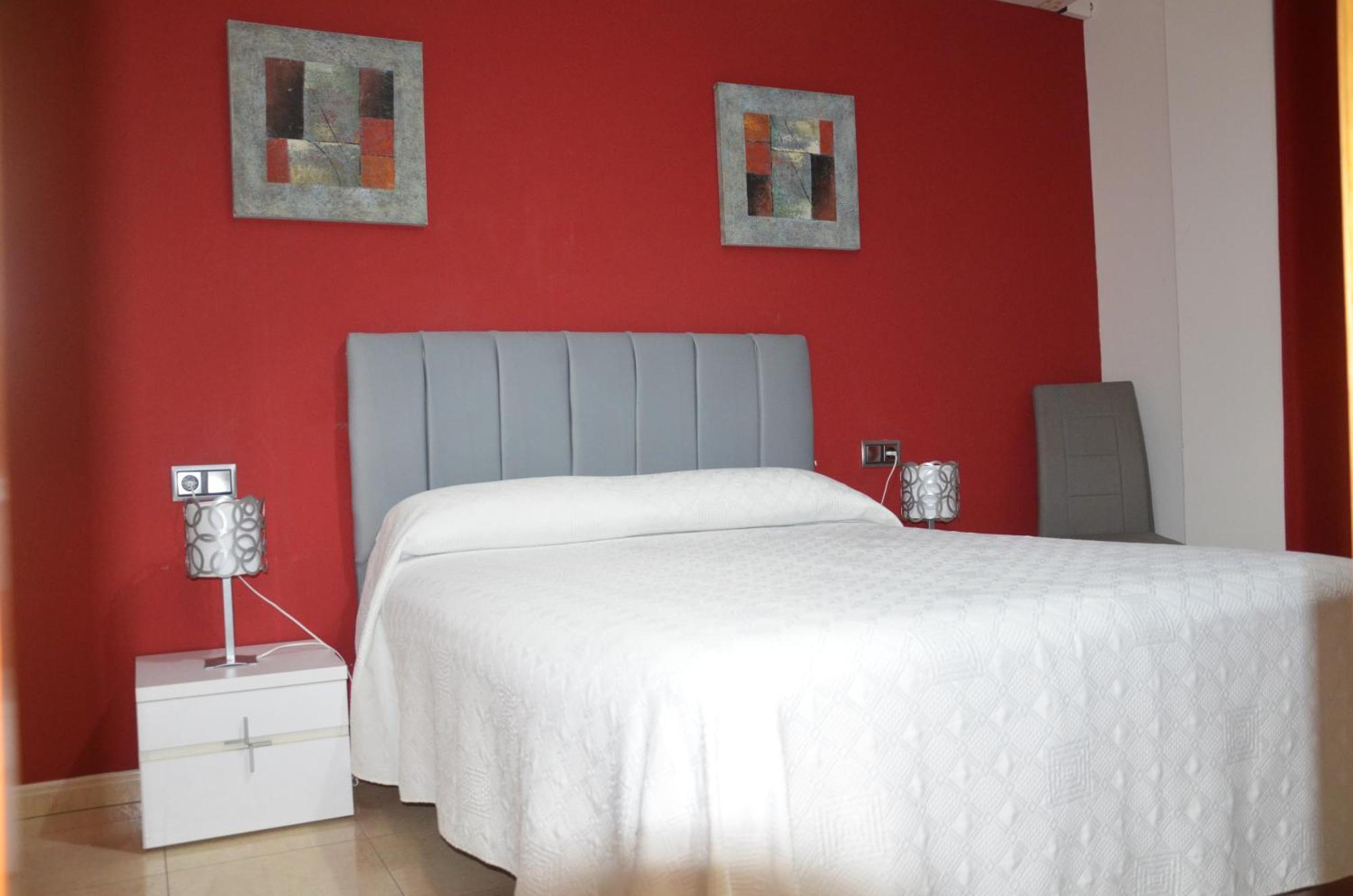 Hostal Mont Royal Alicante Bagian luar foto