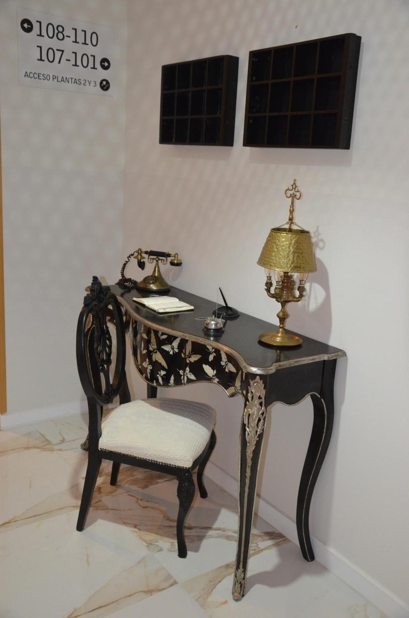 Hostal Mont Royal Alicante Bagian luar foto