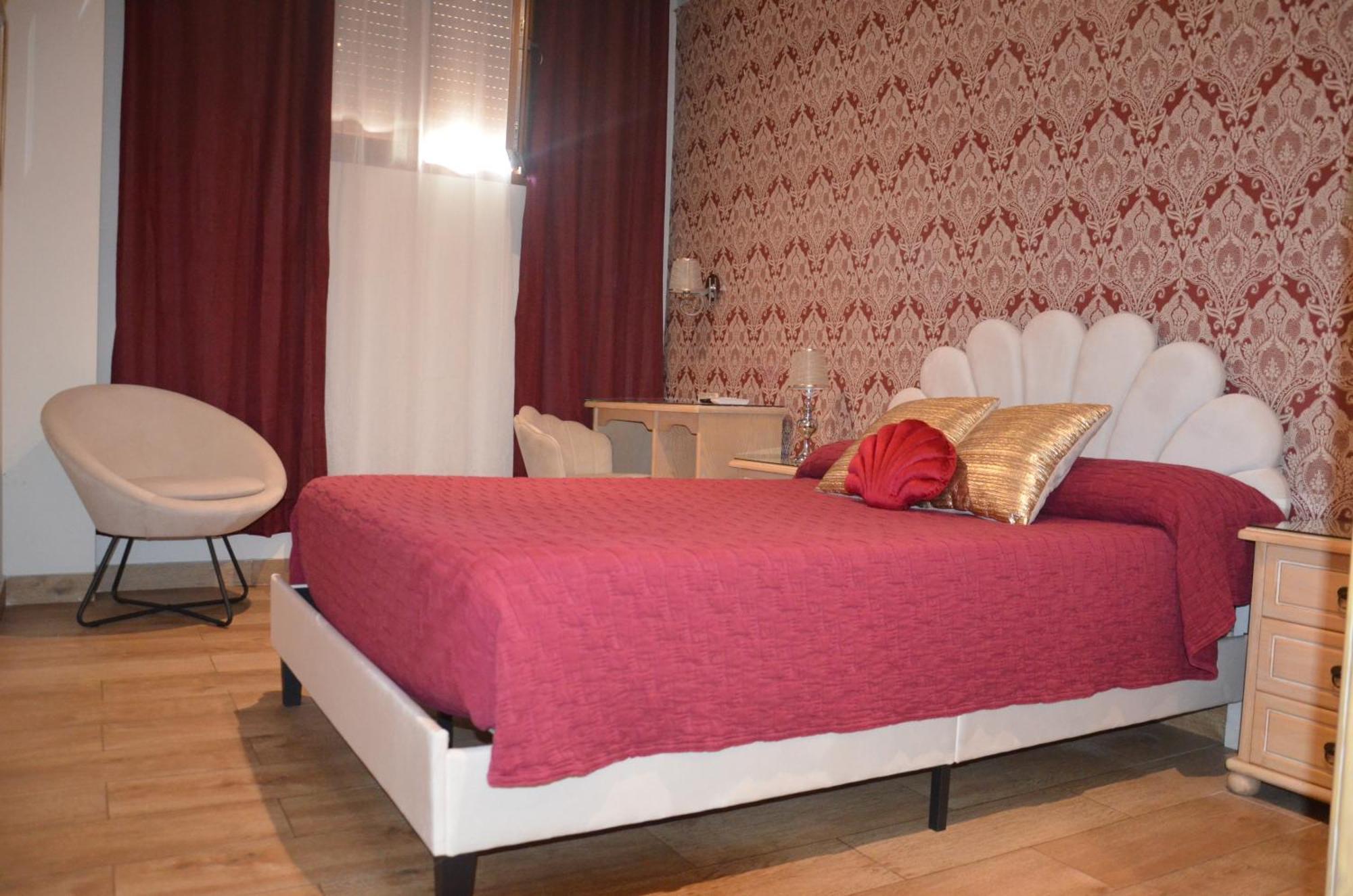 Hostal Mont Royal Alicante Bagian luar foto