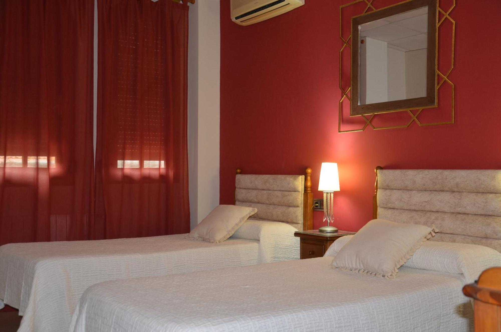 Hostal Mont Royal Alicante Bagian luar foto