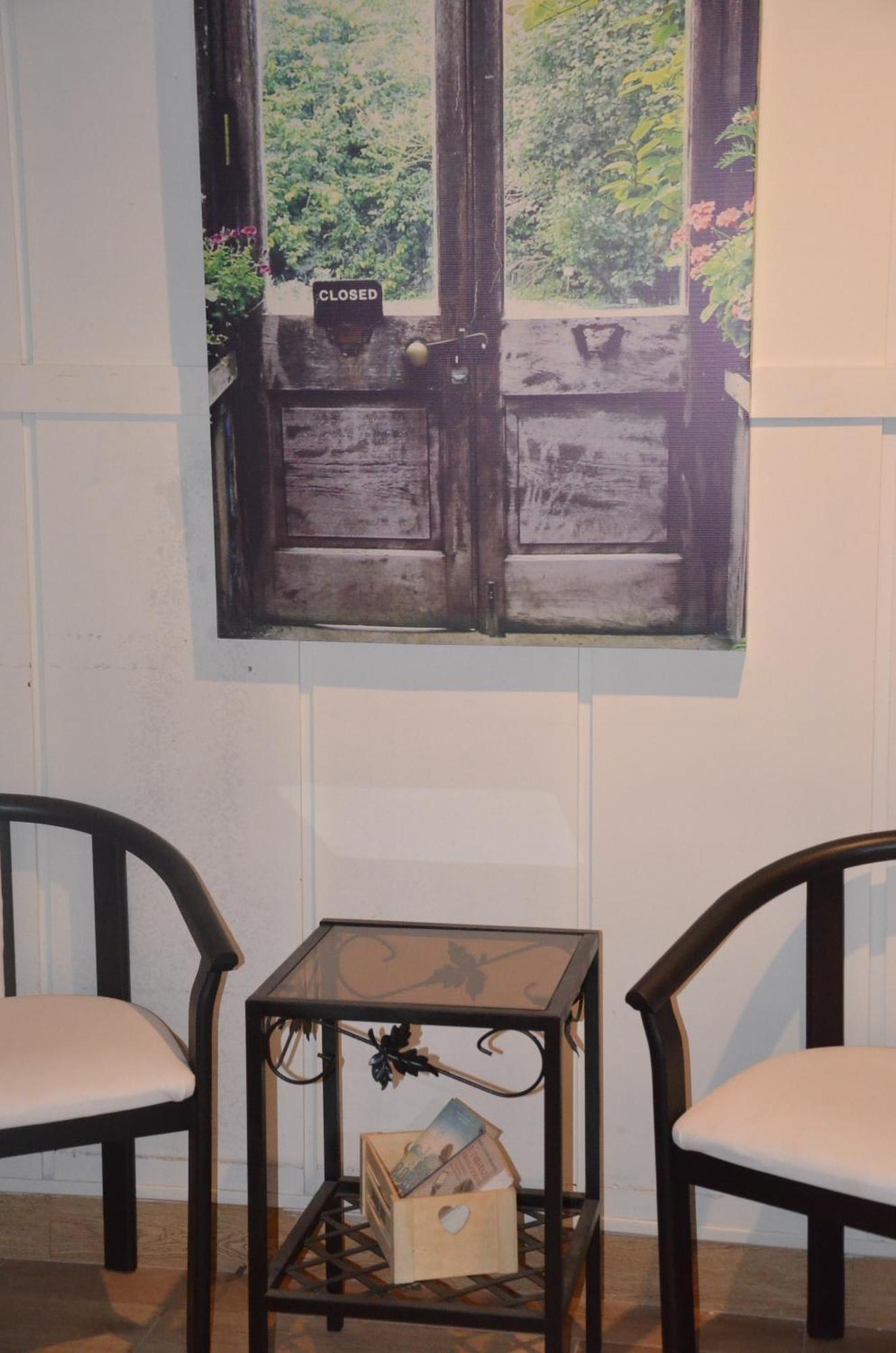 Hostal Mont Royal Alicante Bagian luar foto