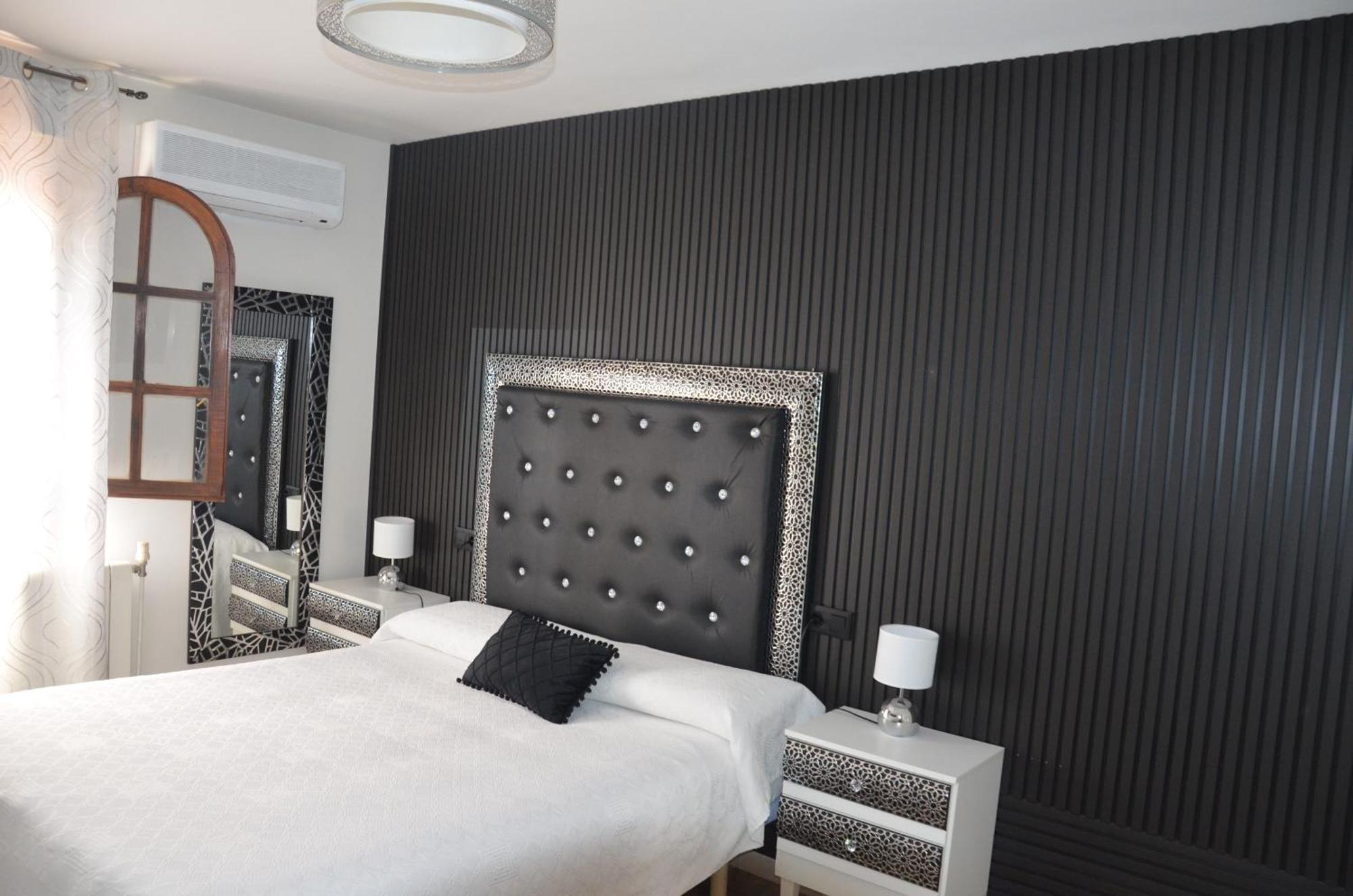 Hostal Mont Royal Alicante Bagian luar foto