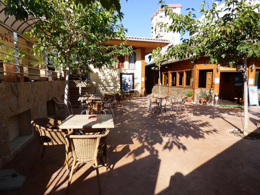 Hostal Mont Royal Alicante Bagian luar foto