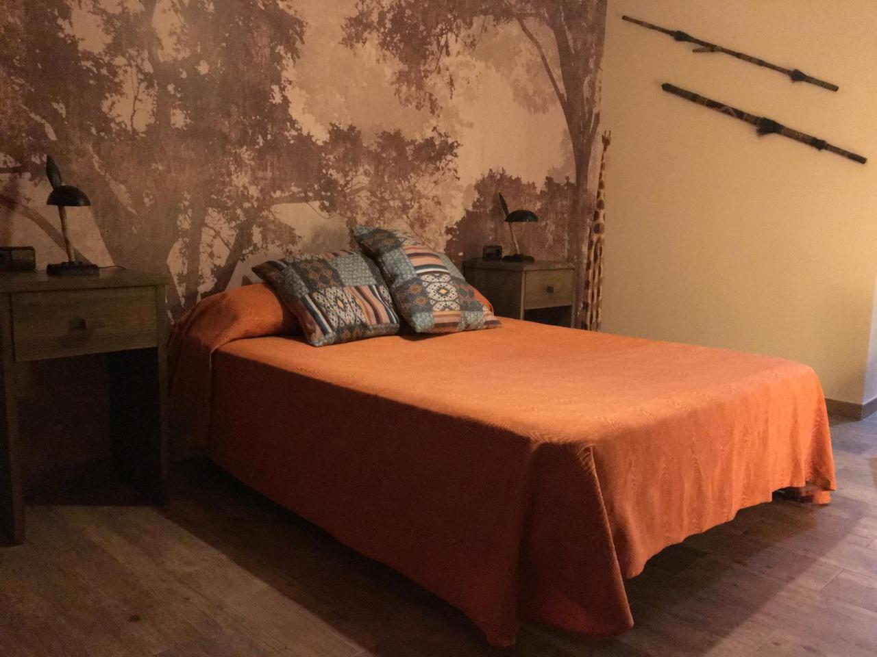 Hostal Mont Royal Alicante Bagian luar foto