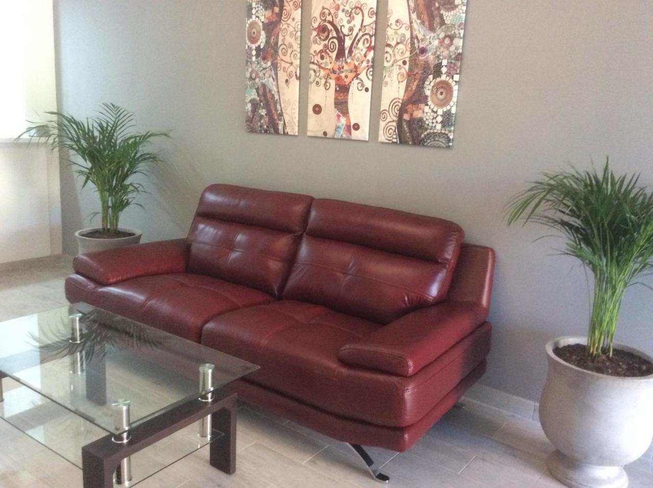Hostal Mont Royal Alicante Bagian luar foto