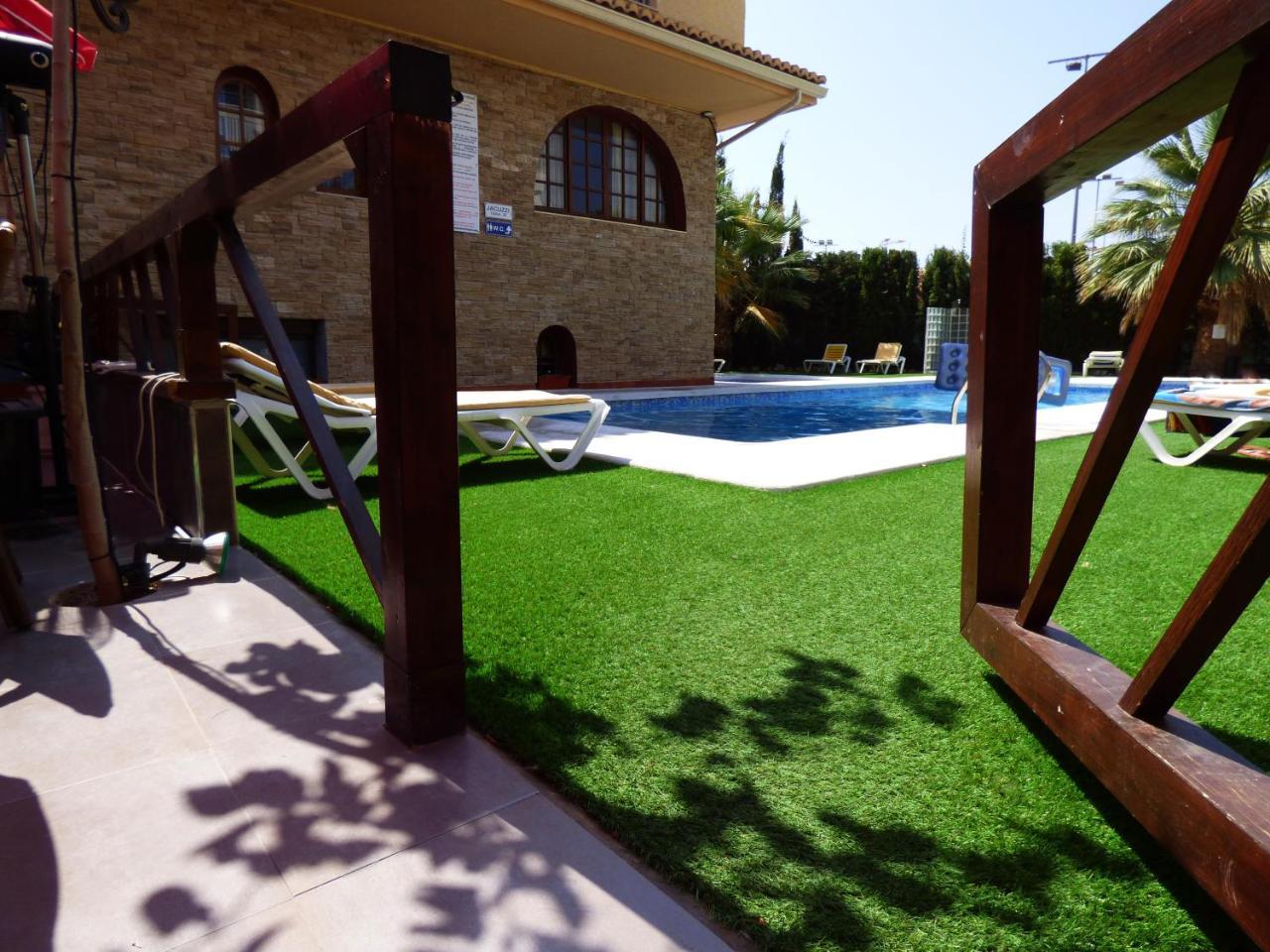 Hostal Mont Royal Alicante Bagian luar foto