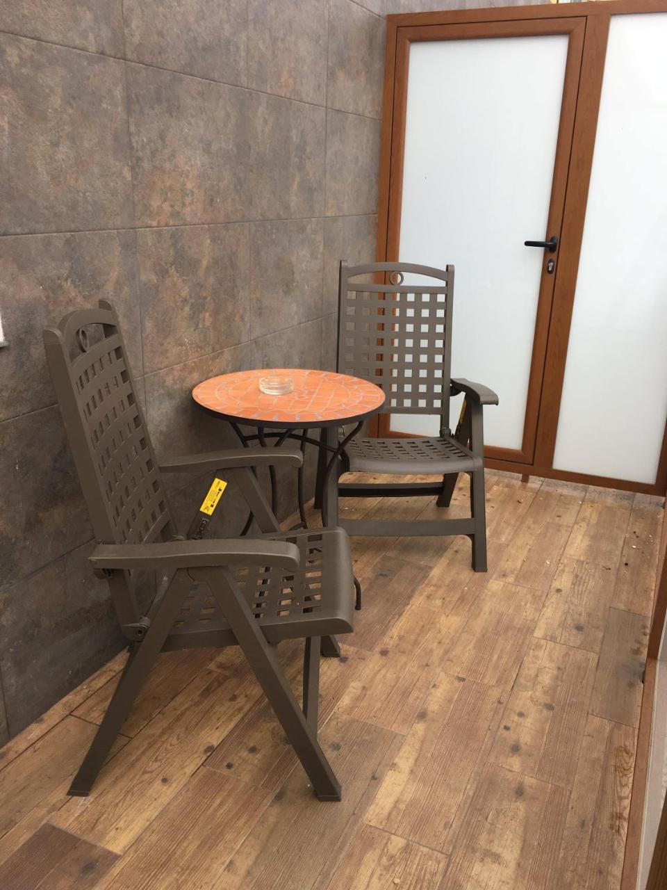 Hostal Mont Royal Alicante Bagian luar foto